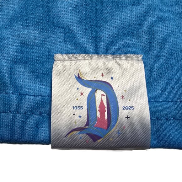 NWT $40 Disney T-Shirt MEDIUM 2025 Disneyland 70th Anniversary Magic Key NEW - Picture 4 of 9